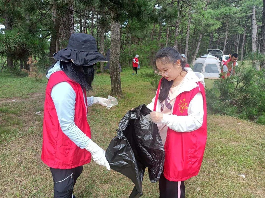 【文明实践志愿服务】公主岭市随手公益志愿者开展“守护青山 爱我岭城”主题志愿服务活动