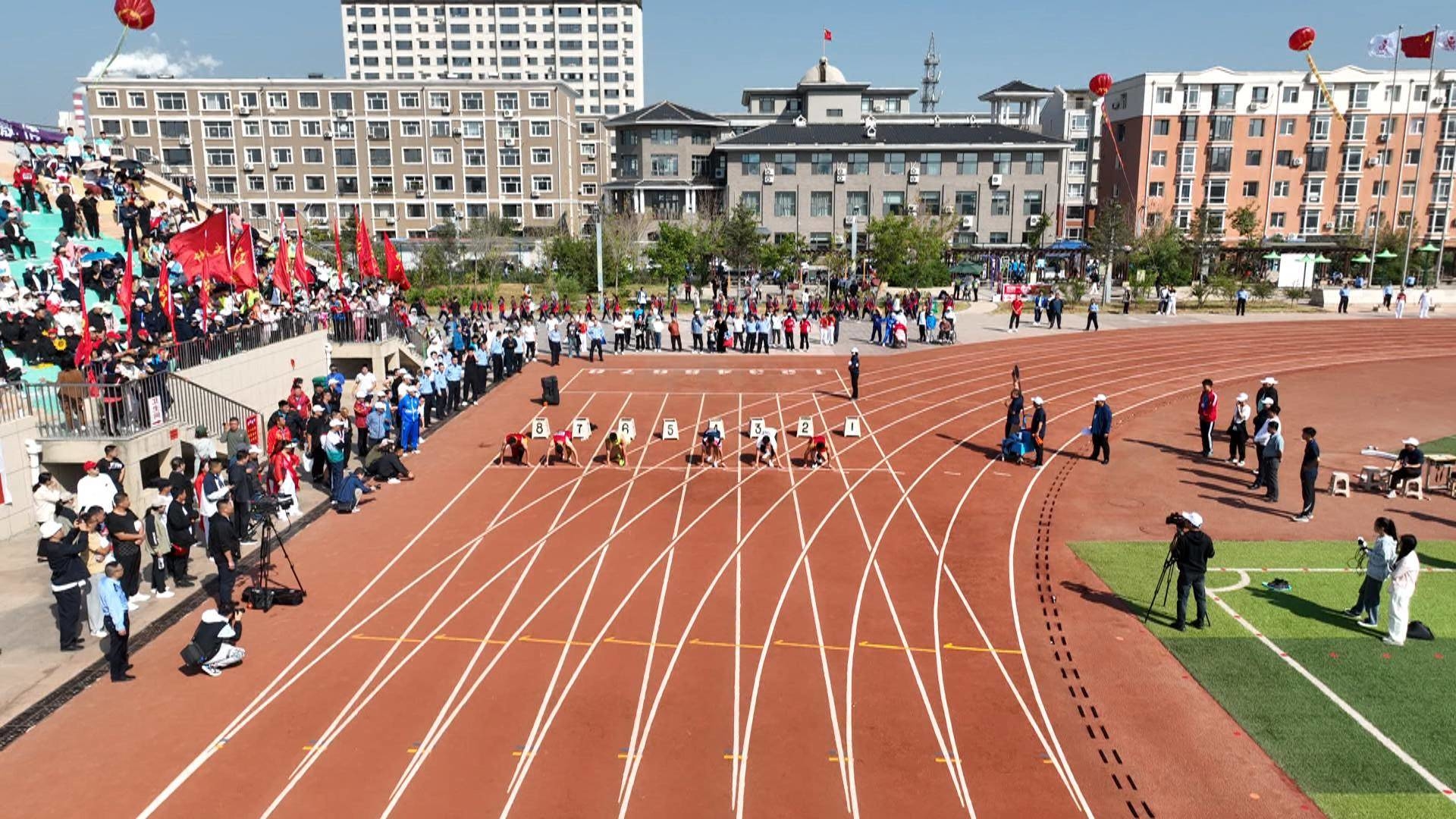 永攀高峰 团结拼搏  我市第23届全民运动会径赛比赛项目火热开赛