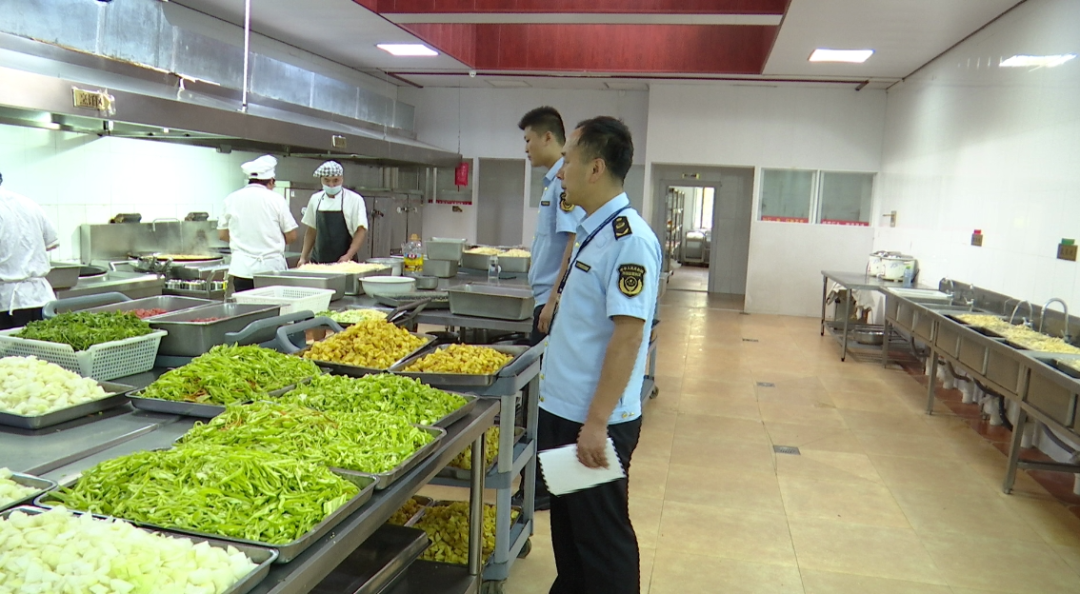 【筑牢安全防线】大安市市场监管局开展校园及周边食品安全专项检查行动