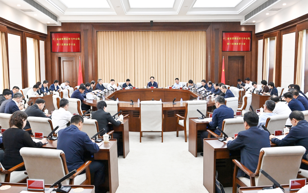 景俊海主持召开省委理论学习中心组集体学习会专题学习贯彻习近平总书记在新时代推动东北全面振兴座谈会上的重要讲话精神