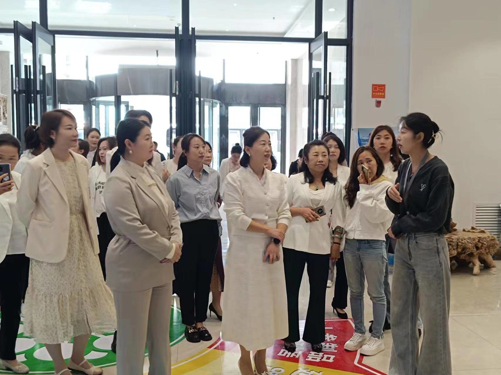 延吉市妇联组织开展跨境电商学习观摩活动