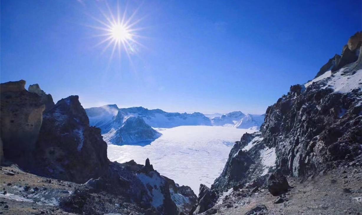 人民日报点赞吉林白山：“冰天雪地”变身“金山银山”