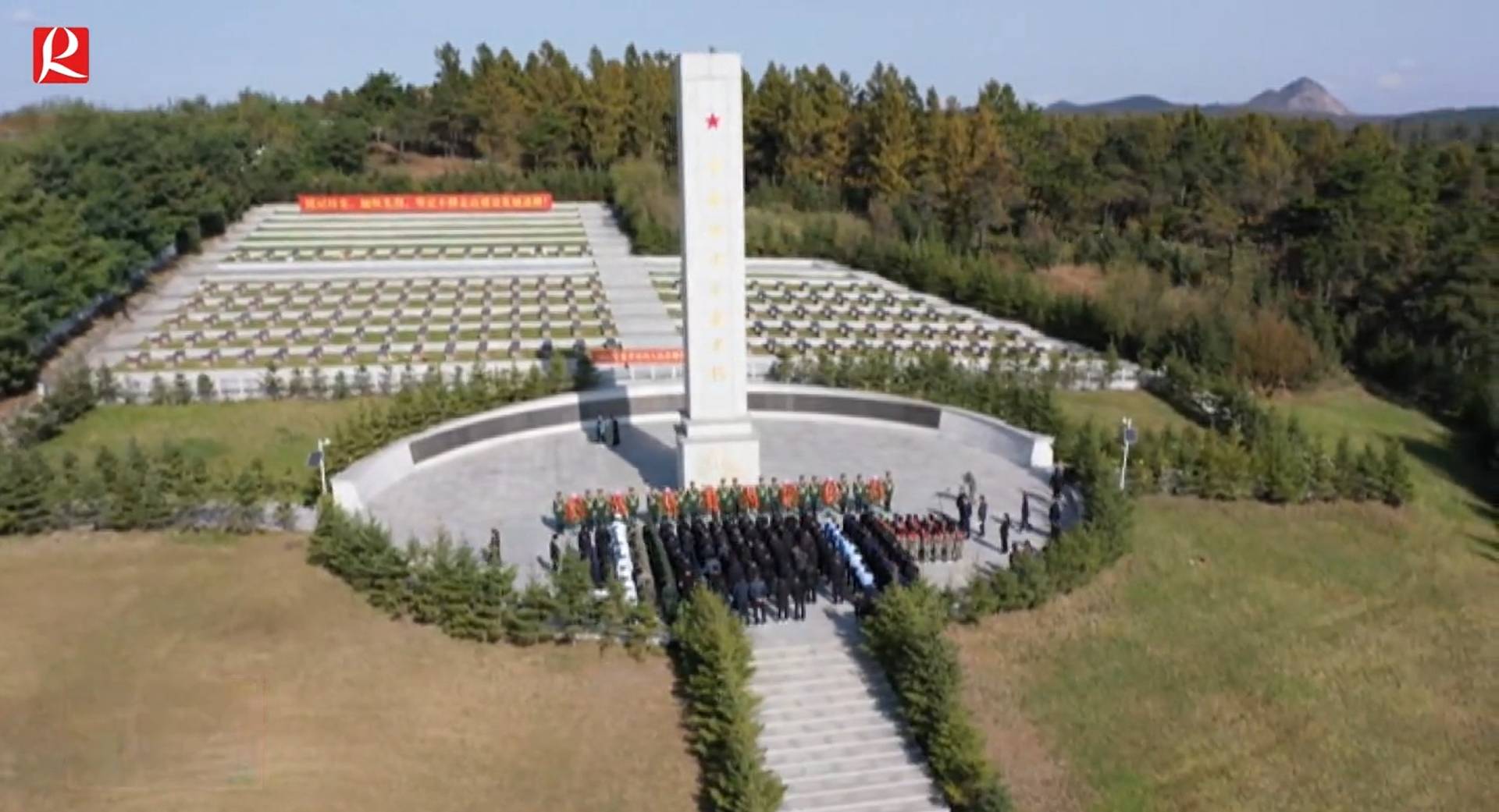 【룡정뉴스】우리시서 렬사기념일 기념활동 및 인민영웅들을 향한 꽃바구니 진정식 가져