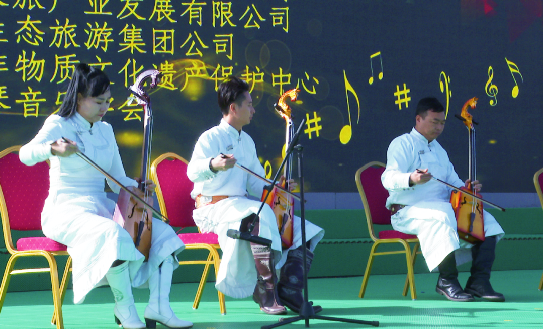 “琴声悠扬颂祖国”马头琴金秋音乐会在查干湖捺钵广场举行