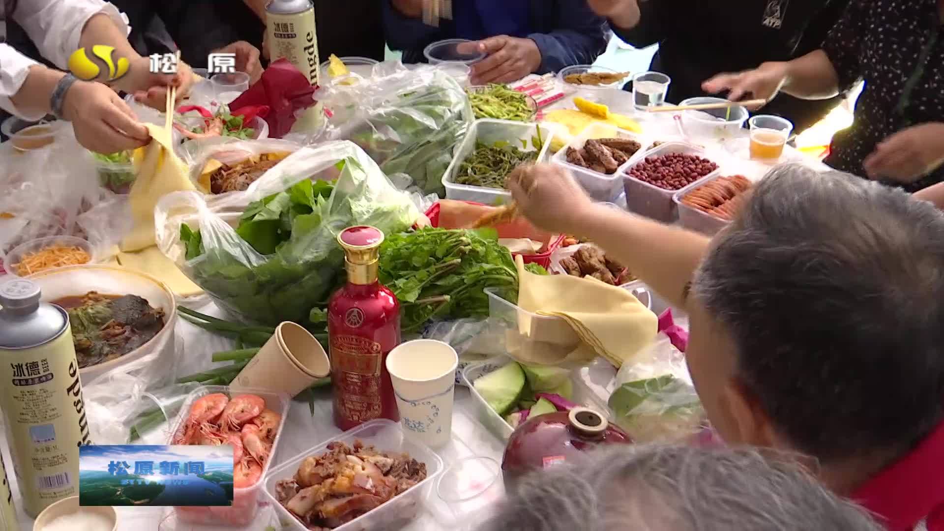 丰盛百家宴 邻里情更浓