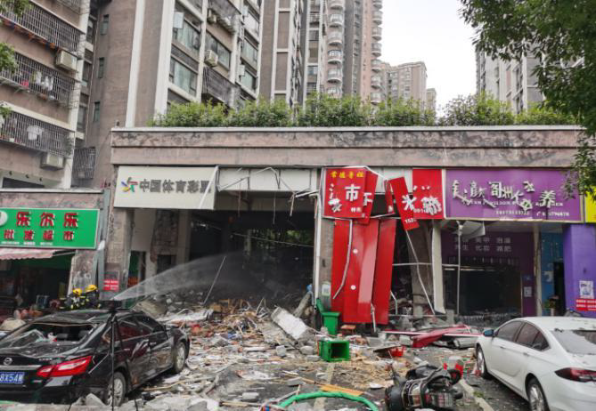 早餐店3次爆燃，1名消防员牺牲！事故发生经过和原因公布