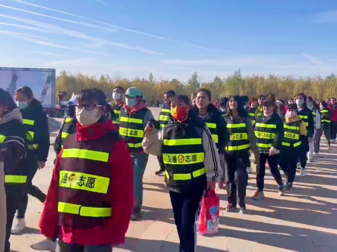 【携手同心共建美好前郭】蒙古艾里社区组织社会团体开展徒步健身活动