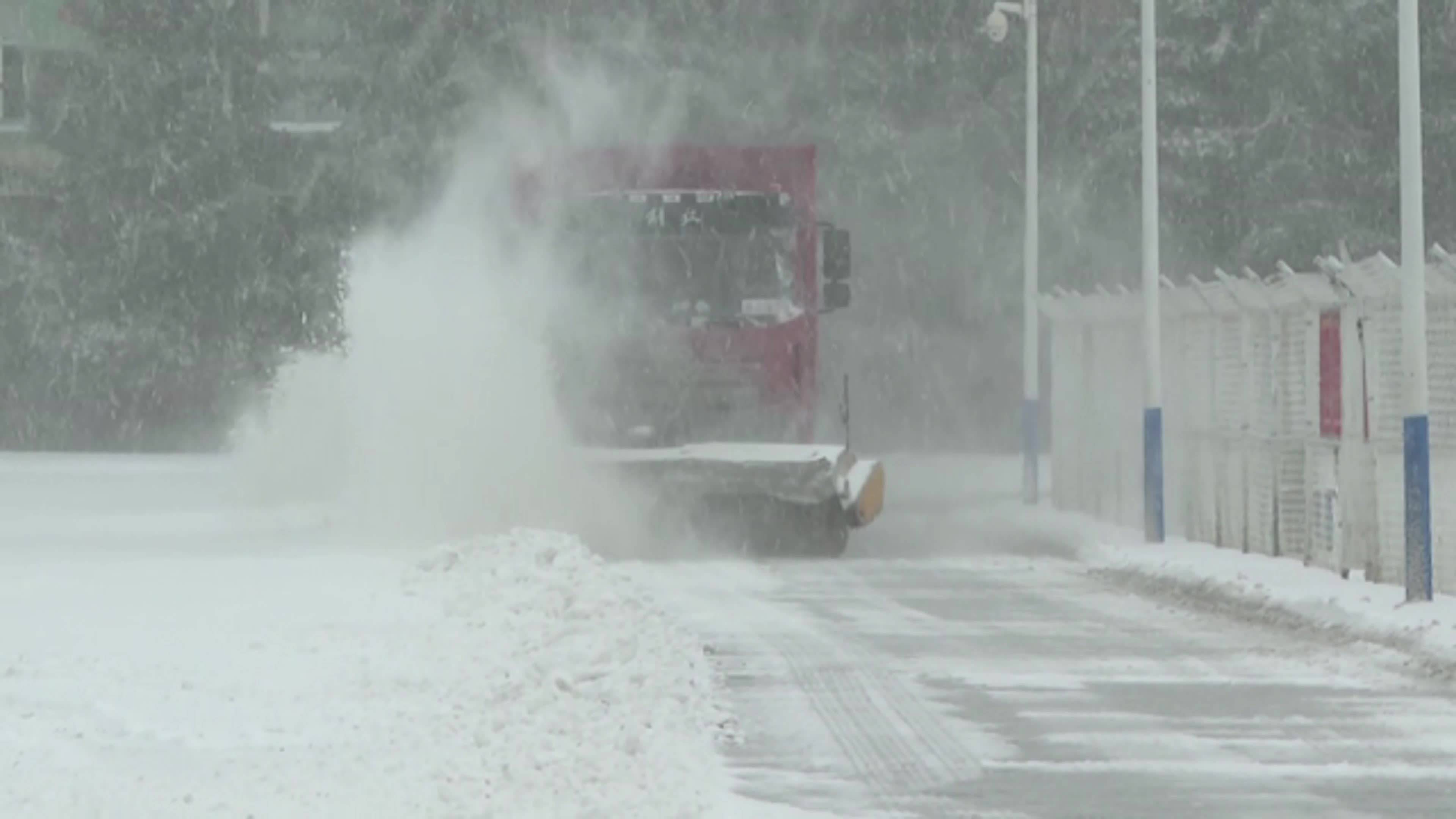 短视频丨致敬暴风雪中那抹橙色