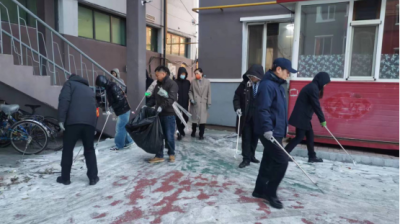 渤海街北苑社区开展“清理小区垃圾”志愿服务活动