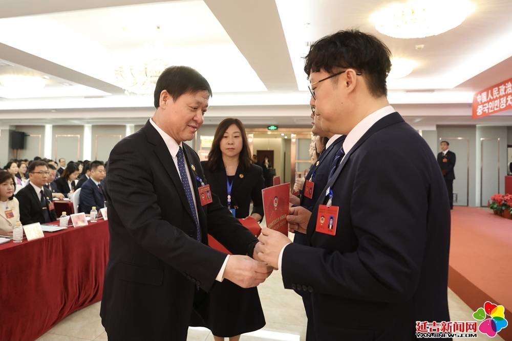 政协延吉市第十五届委员会第三次会议举行预备会议