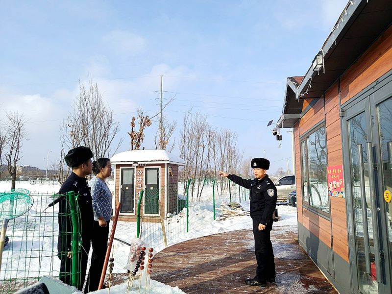 长白山池西边境派出所开展冰雪场所专项检查