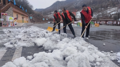 集安市太王镇钱湾村开展清扫积雪志愿服务活动