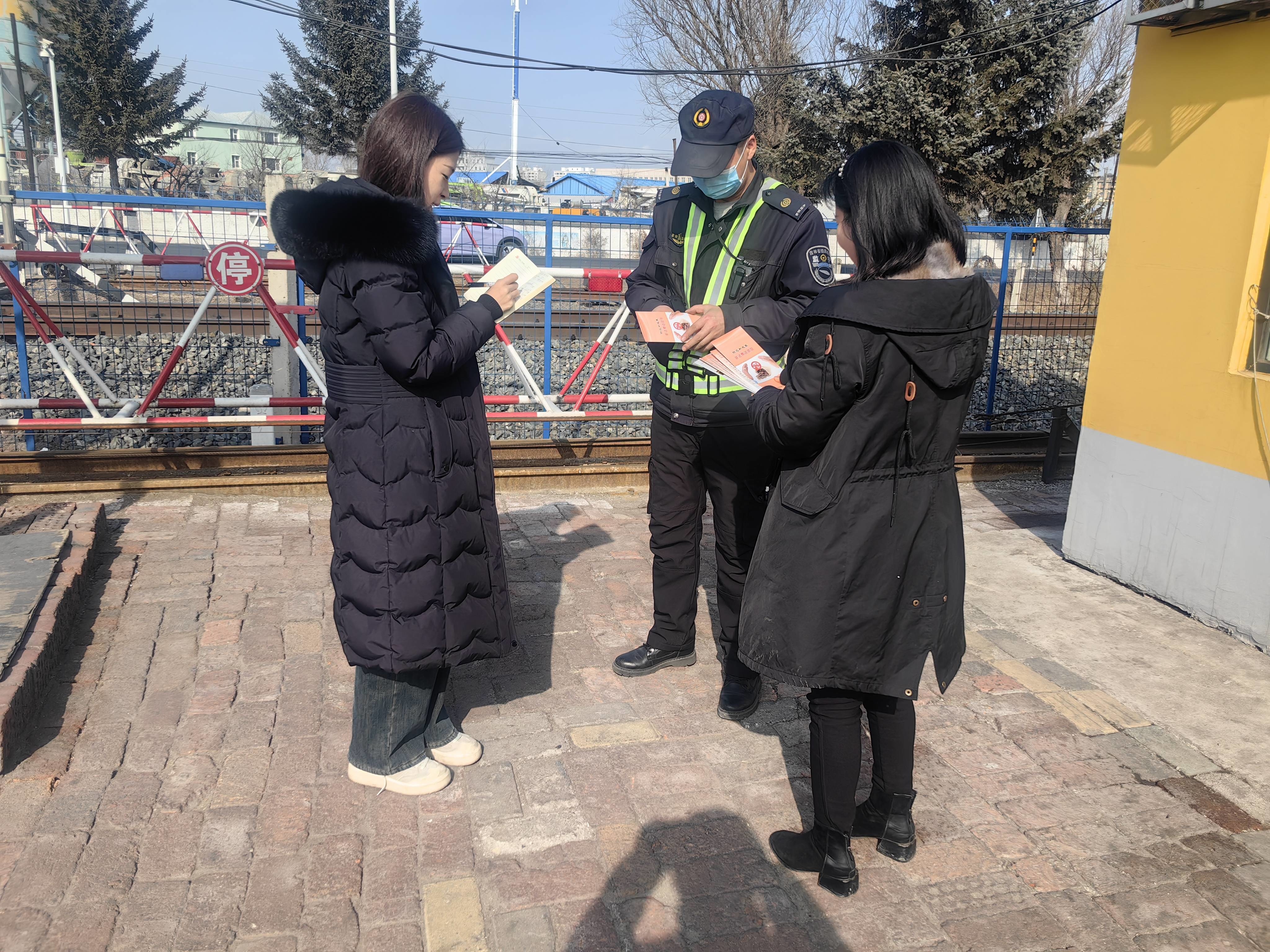 延吉市司法局开展铁路护路普法宣传活动