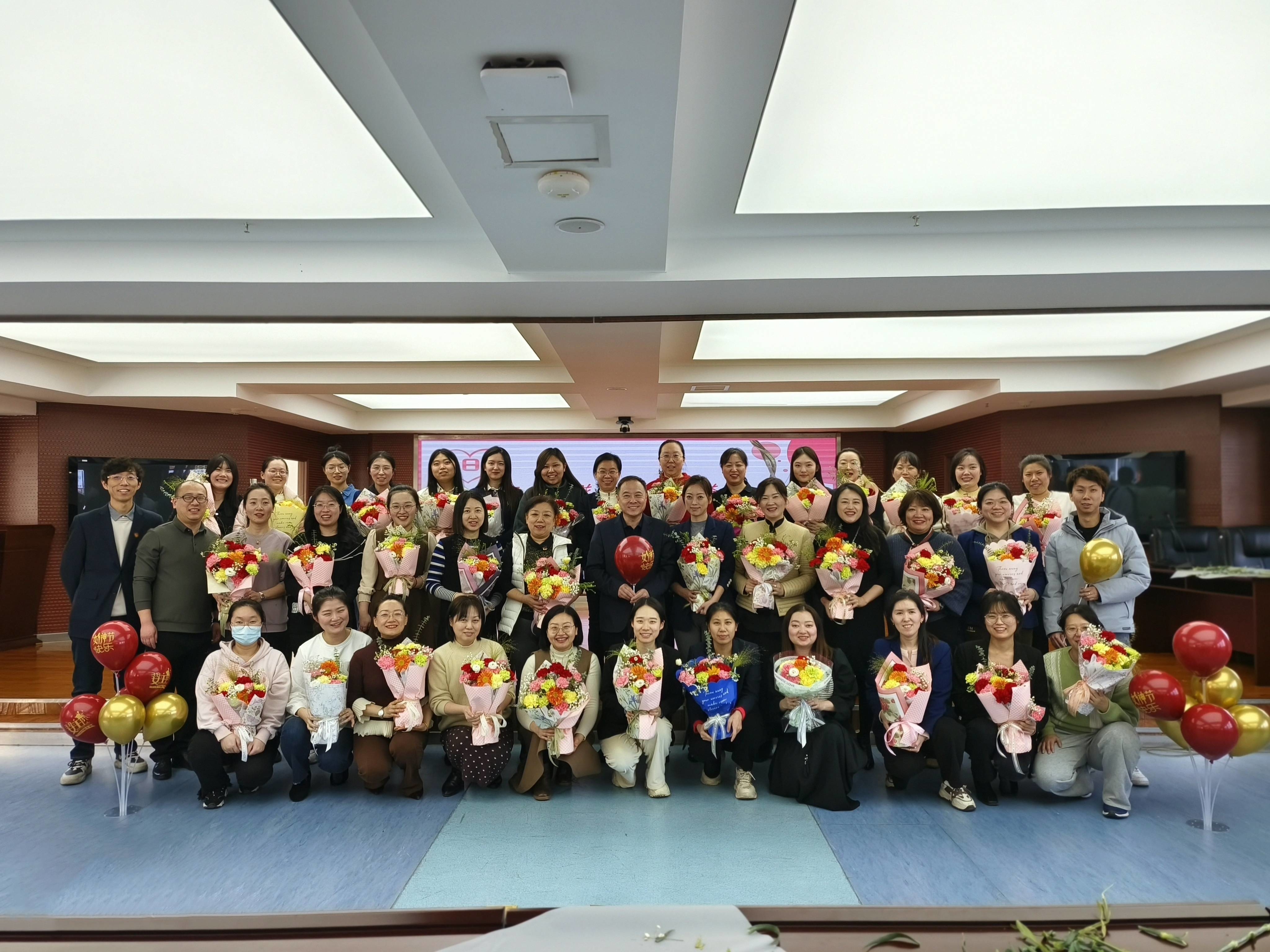 延吉市社保局开展妇女节花艺沙龙活动