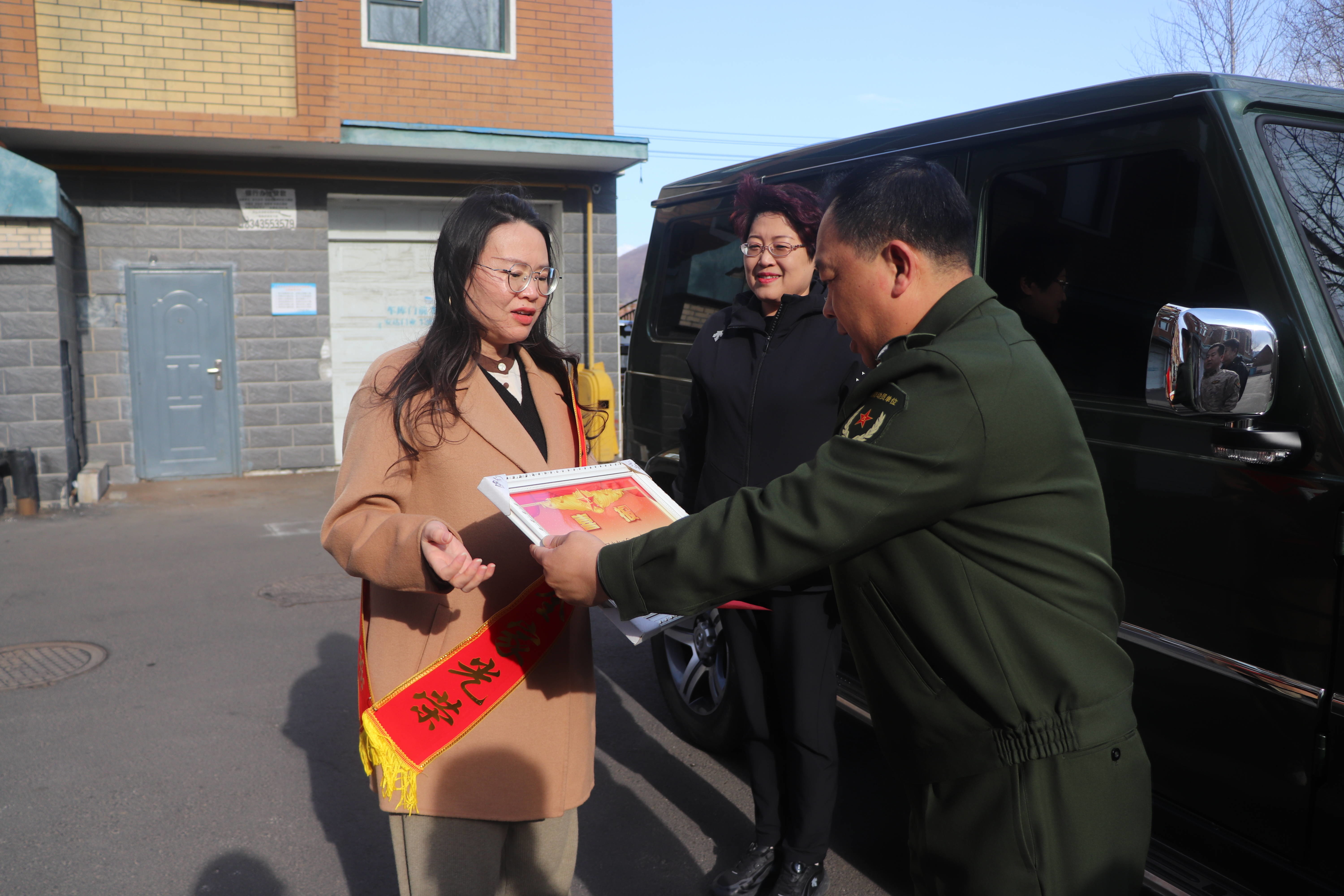 “立功送喜报 尊崇暖人心”我市为立功受奖军人家庭送喜报