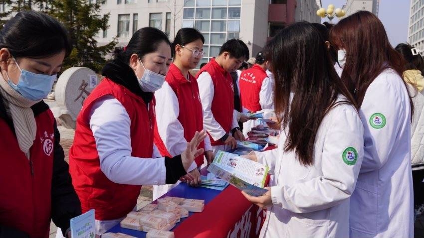延吉市疾控中心携手延边大学医学院开展结核病防治宣传活动