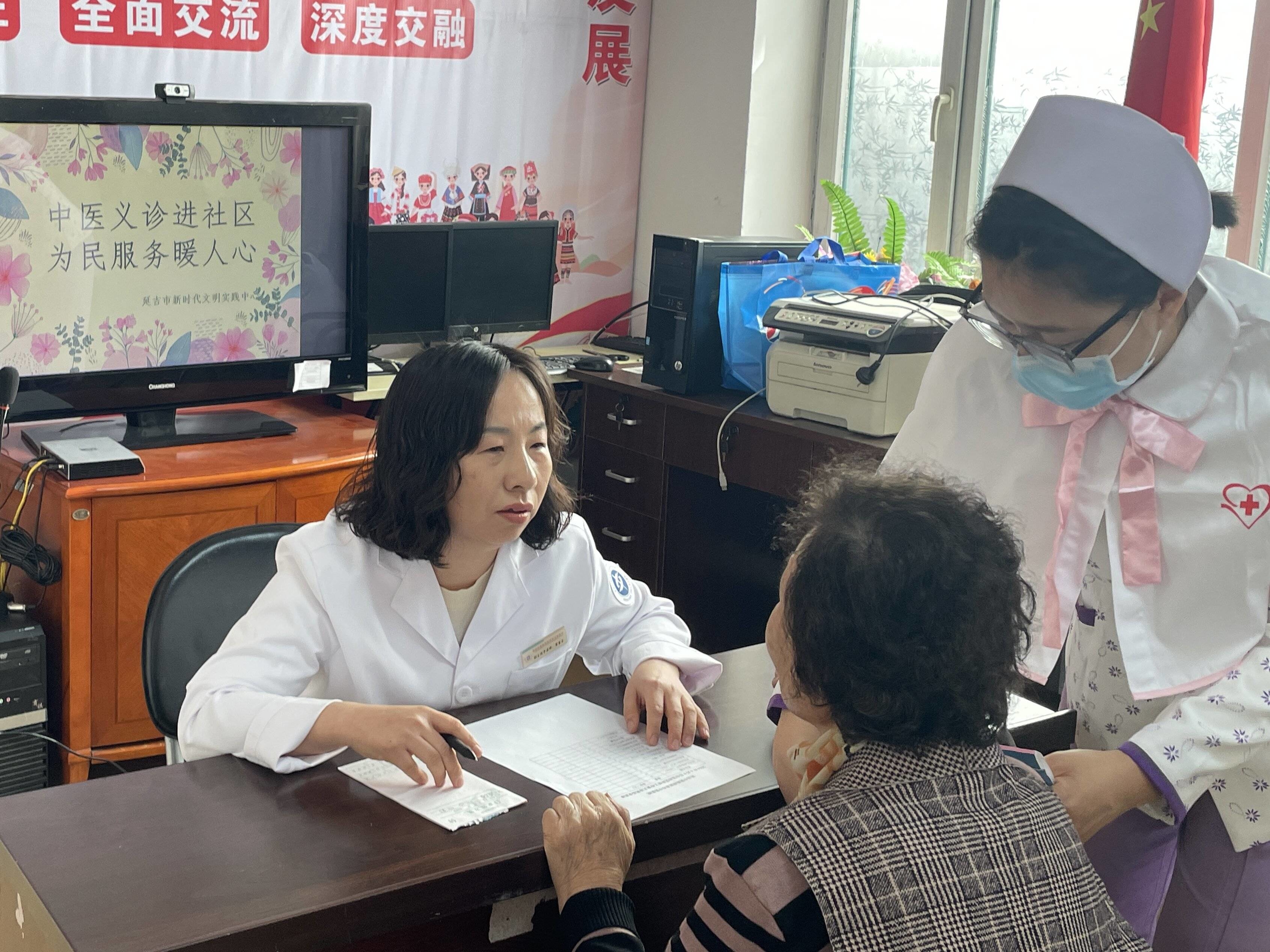 延吉市中医医院开展爱国卫生月主题义诊活动