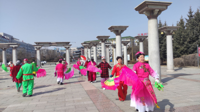 胜利街道南湖社区广场舞 “舞”出中华民族团结情