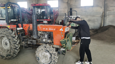 敦化市: 免耕机作业终端监测设备“安装忙”