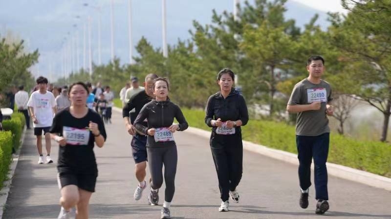 “向边图强 上下同心”图们市“建设银行杯”迷你马拉松赛举行