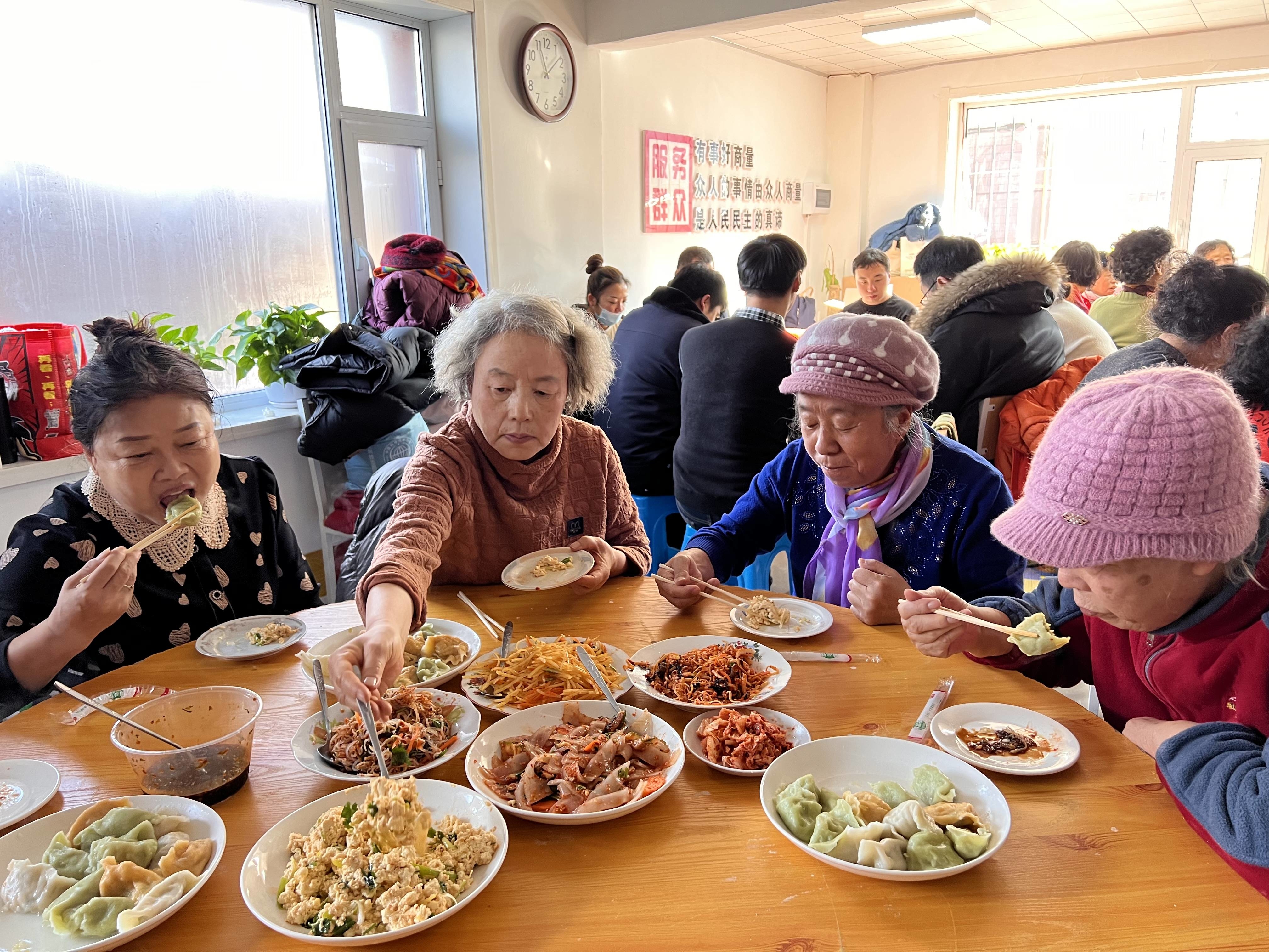 宫街道幸福小厨“暖心饭” 托起美好“夕阳红”