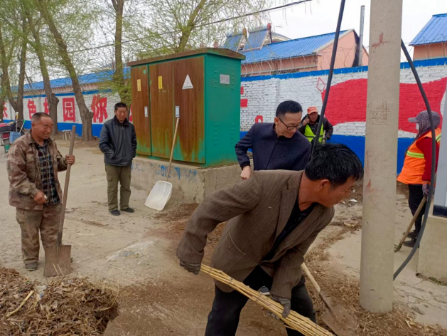 【整治城乡环境 共建美好家园】长岭县前进乡：环境治理齐动手 协力清运创新村