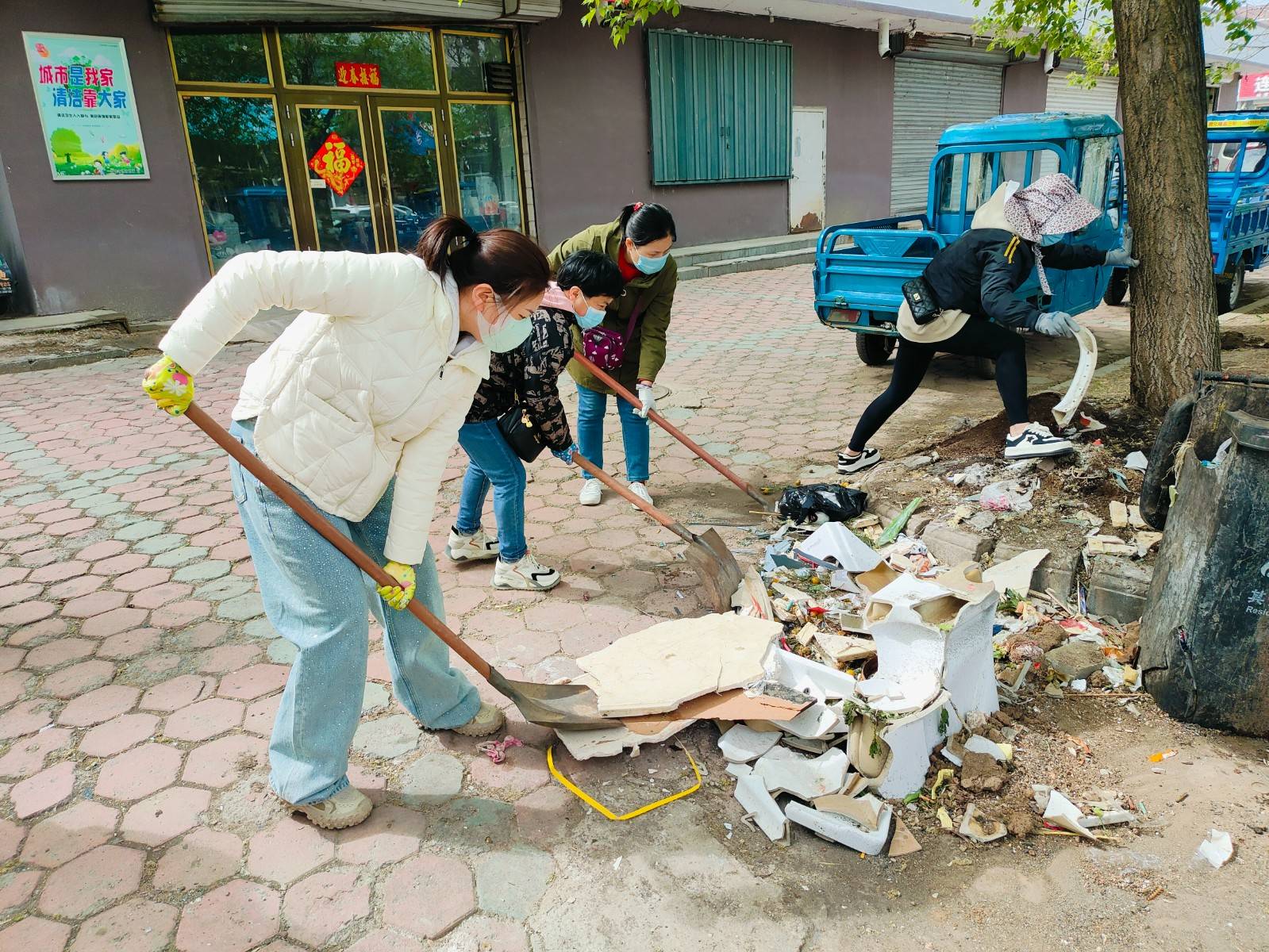 敦化市渤海街道爱民社区开展“清洁有我 ‘卫’民而来”活动