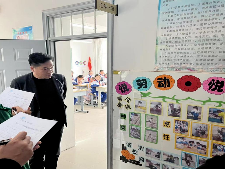 大安市联合乡中心小学校开展劳动成果展示评比活动