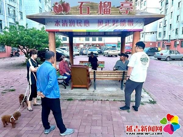 “石榴树下”议事厅 破解居民烦心事