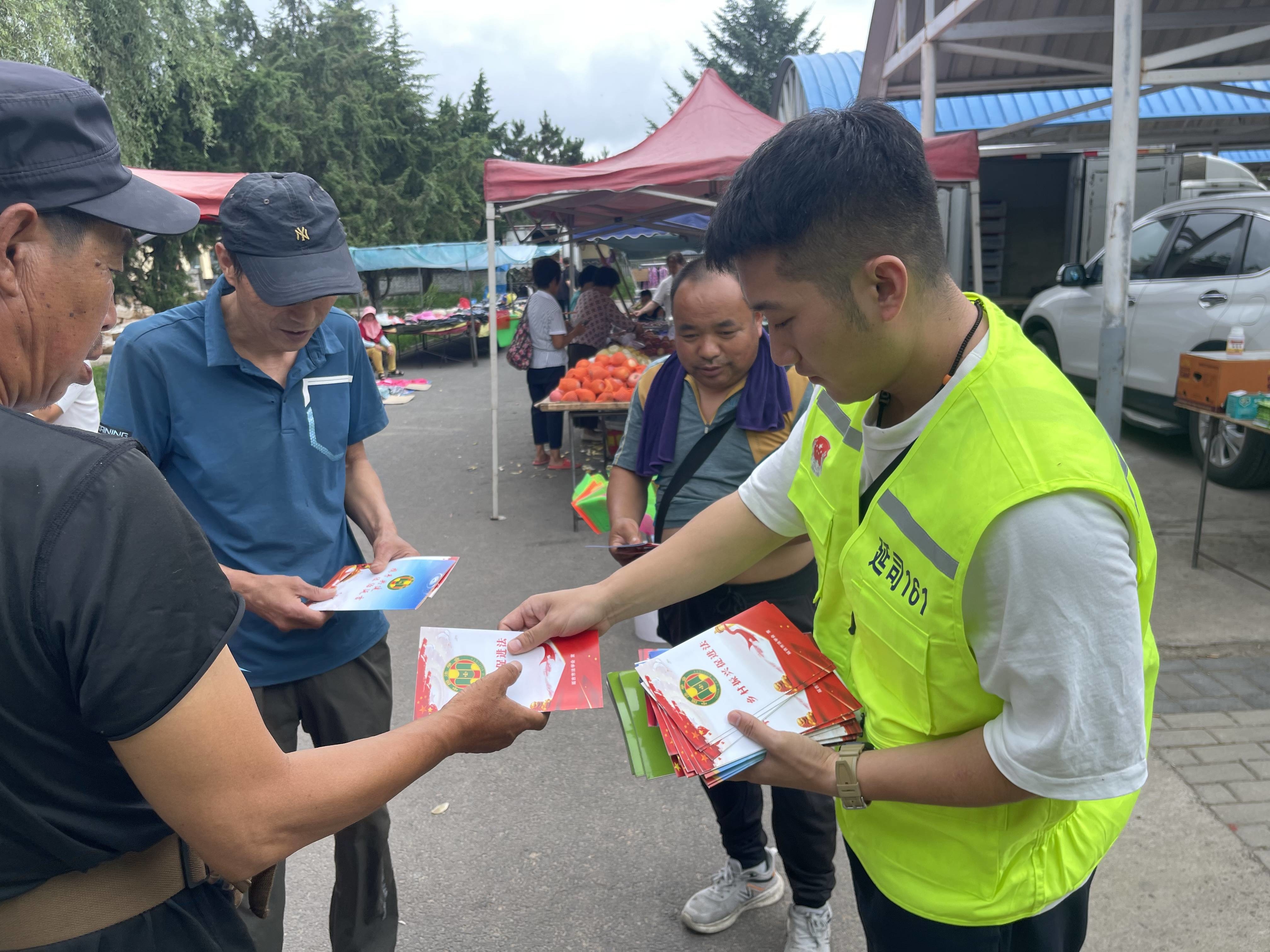 送法进集市 普法接地气