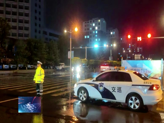 城区迎强降雨 各部门积极应对