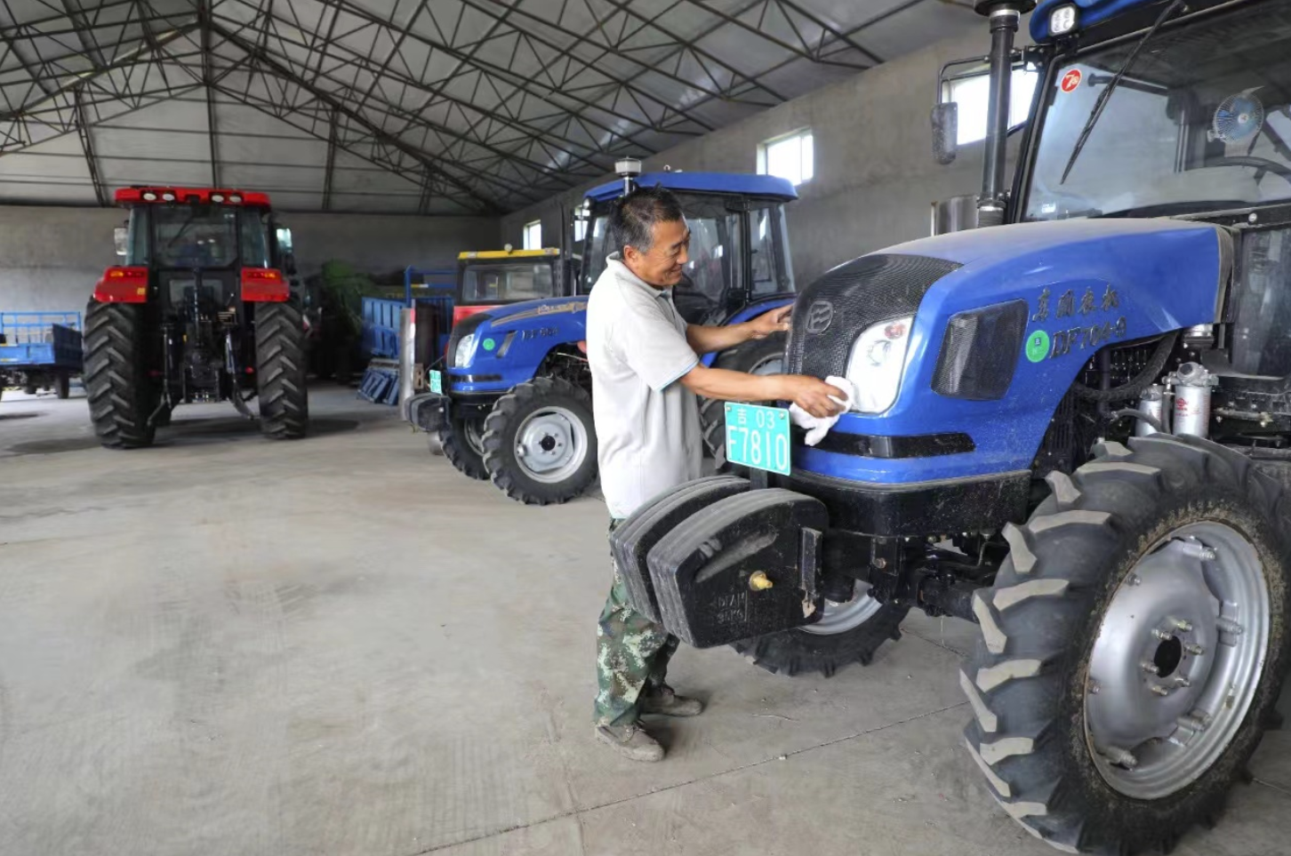 提升农业现代化发展活力——农场代耕“薪”农人