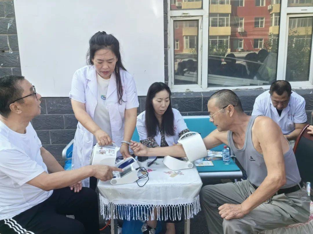小区自治，义诊助力居民健康生活 ——乾安县驰誉街道在竹社区联合乾安镇中心卫生院开展健康义诊活动