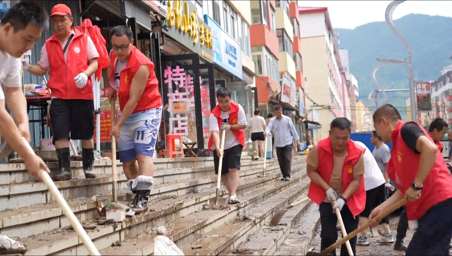 临江：全力以赴做好排涝清淤消杀和灾后恢复重建工作