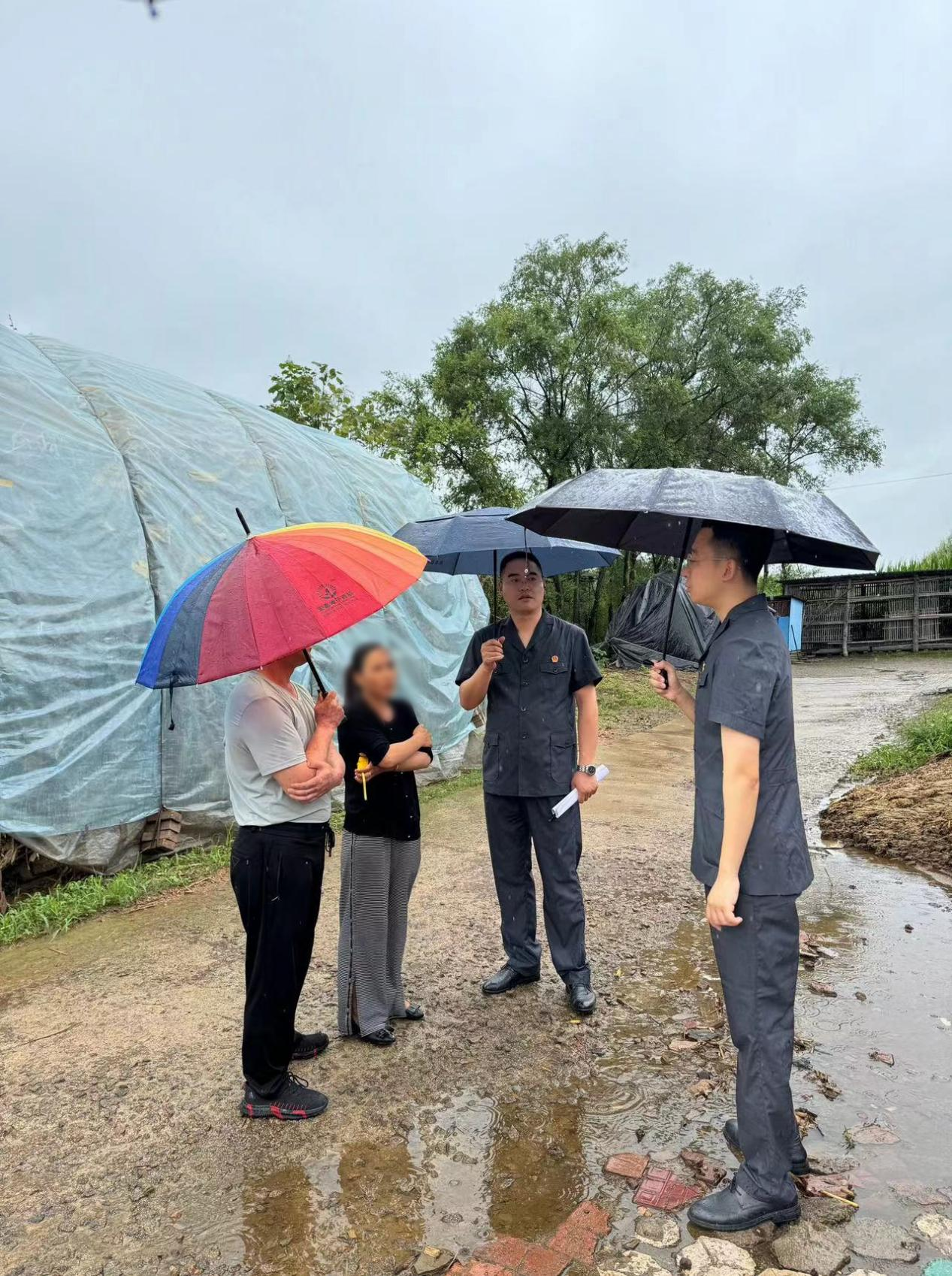 ​东丰｜邻里占地引纷争 让他三尺又何妨