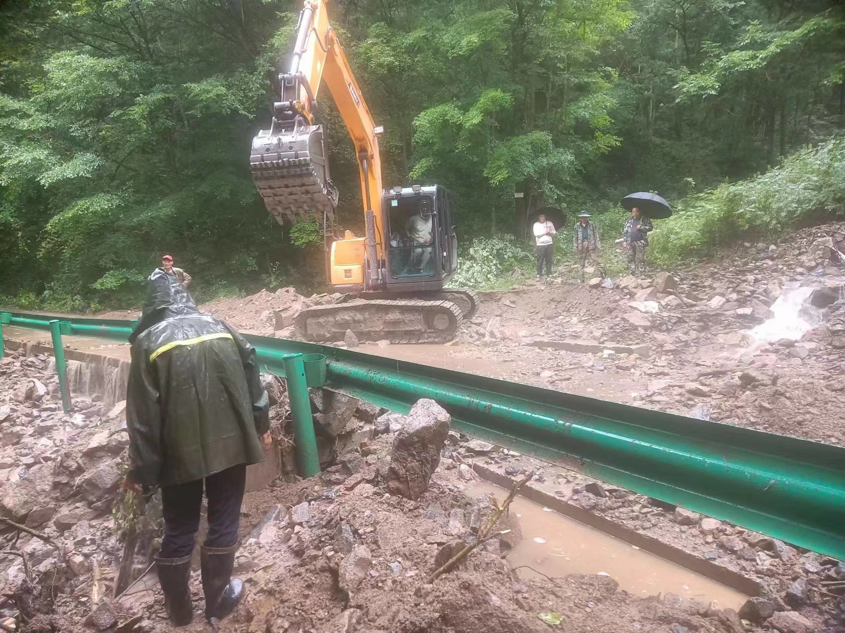 临江市闹枝镇冰湖村灾后重建不等不靠主动作为