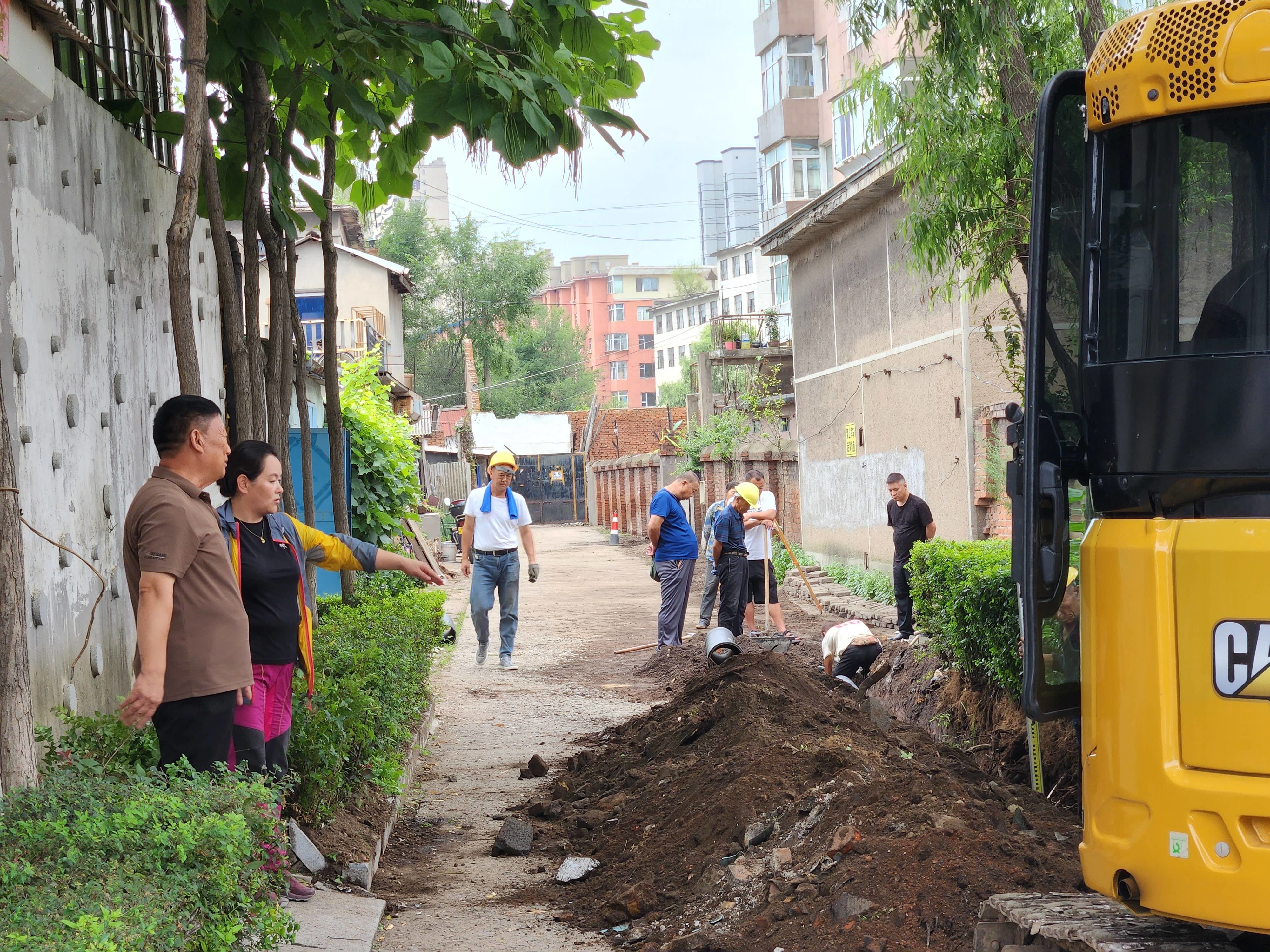 辉南县住建局为东凤街道兴工社区解决积水问题