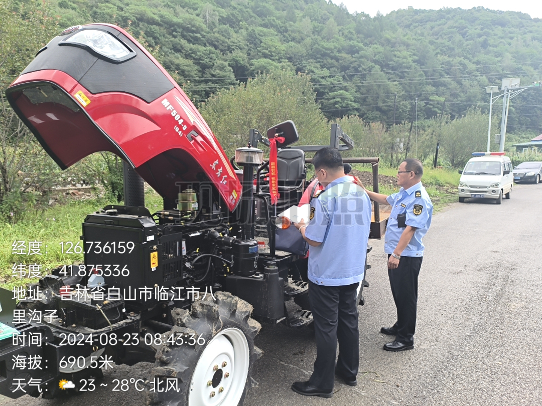 临江市农业农村局开展新车注册登记和农机相关法律法规警示宣传工作