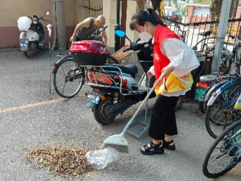 辉南县西凤街道泰安社区持续深入小区整治环境卫生