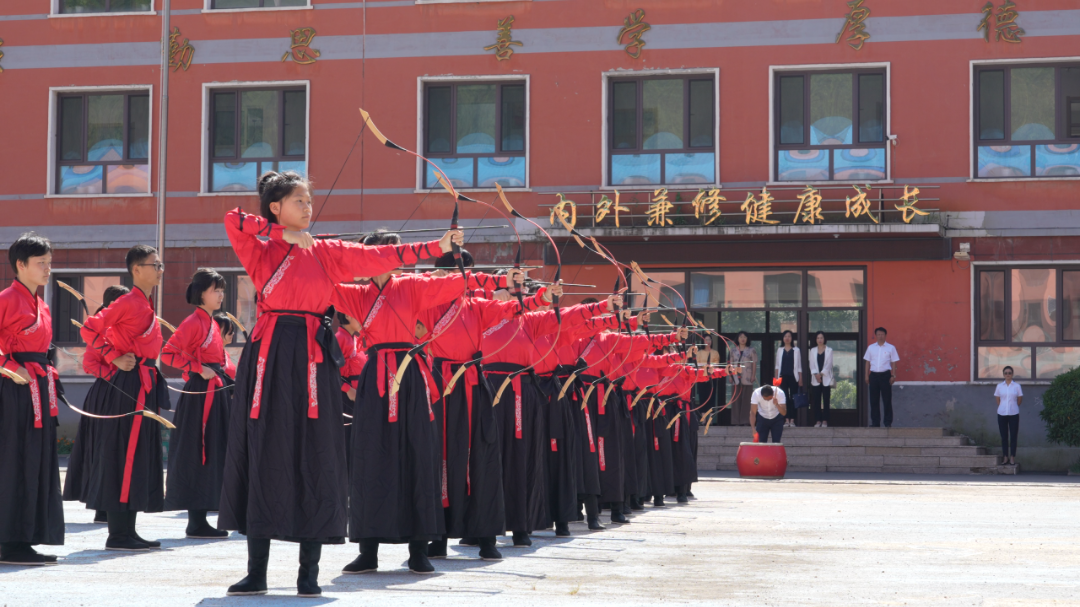 临江市举行 “小候鸟基金” 关爱成长金发放仪式