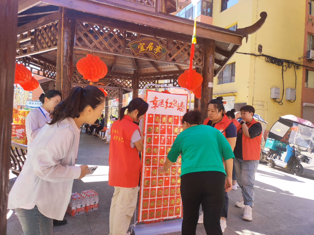 临江市建国街道 | 邻里话中秋 漆扇情意浓