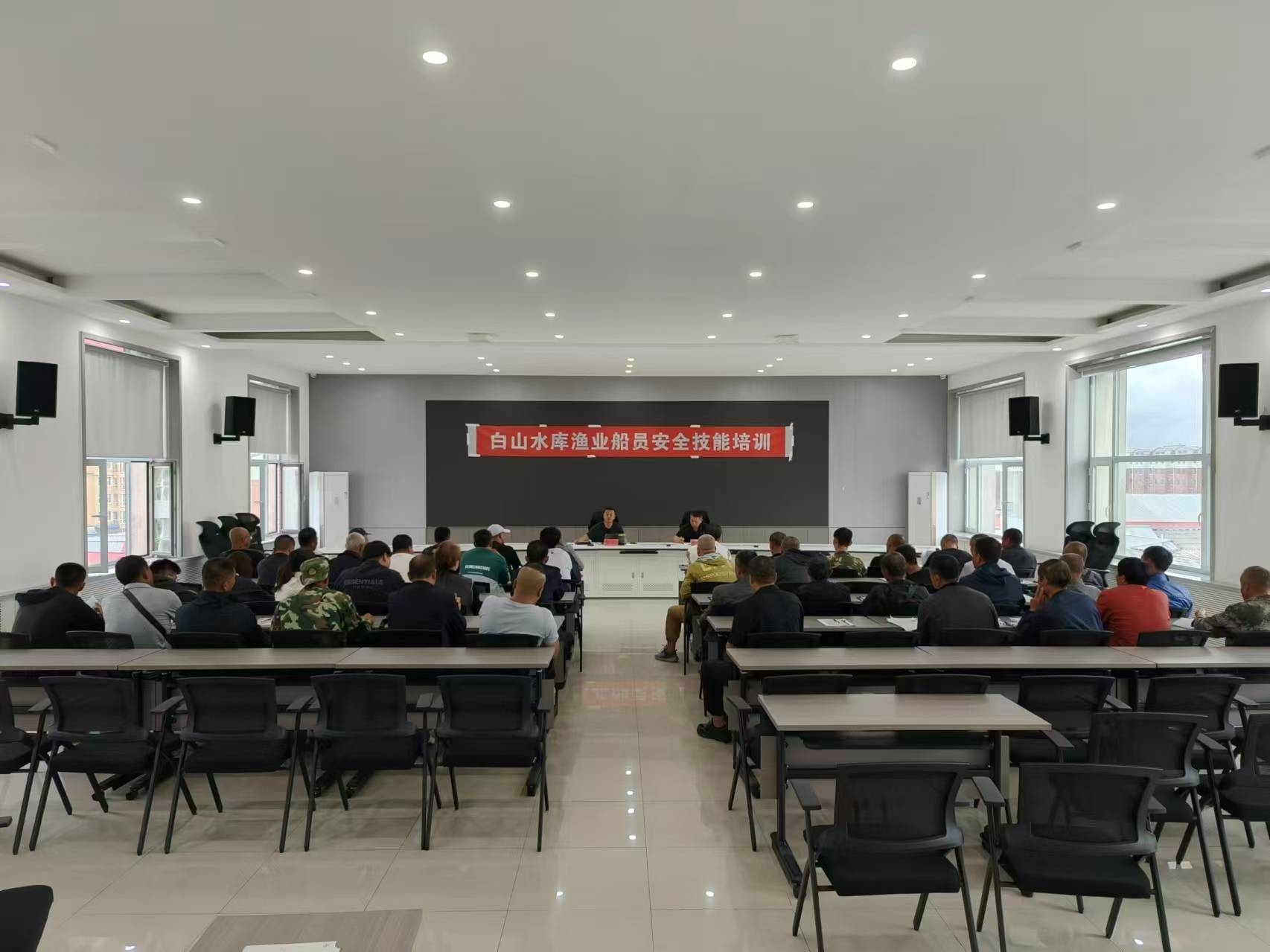 靖宇县渔业发展服务中心：开展渔业船员换证暨渔业生产安全技能培训