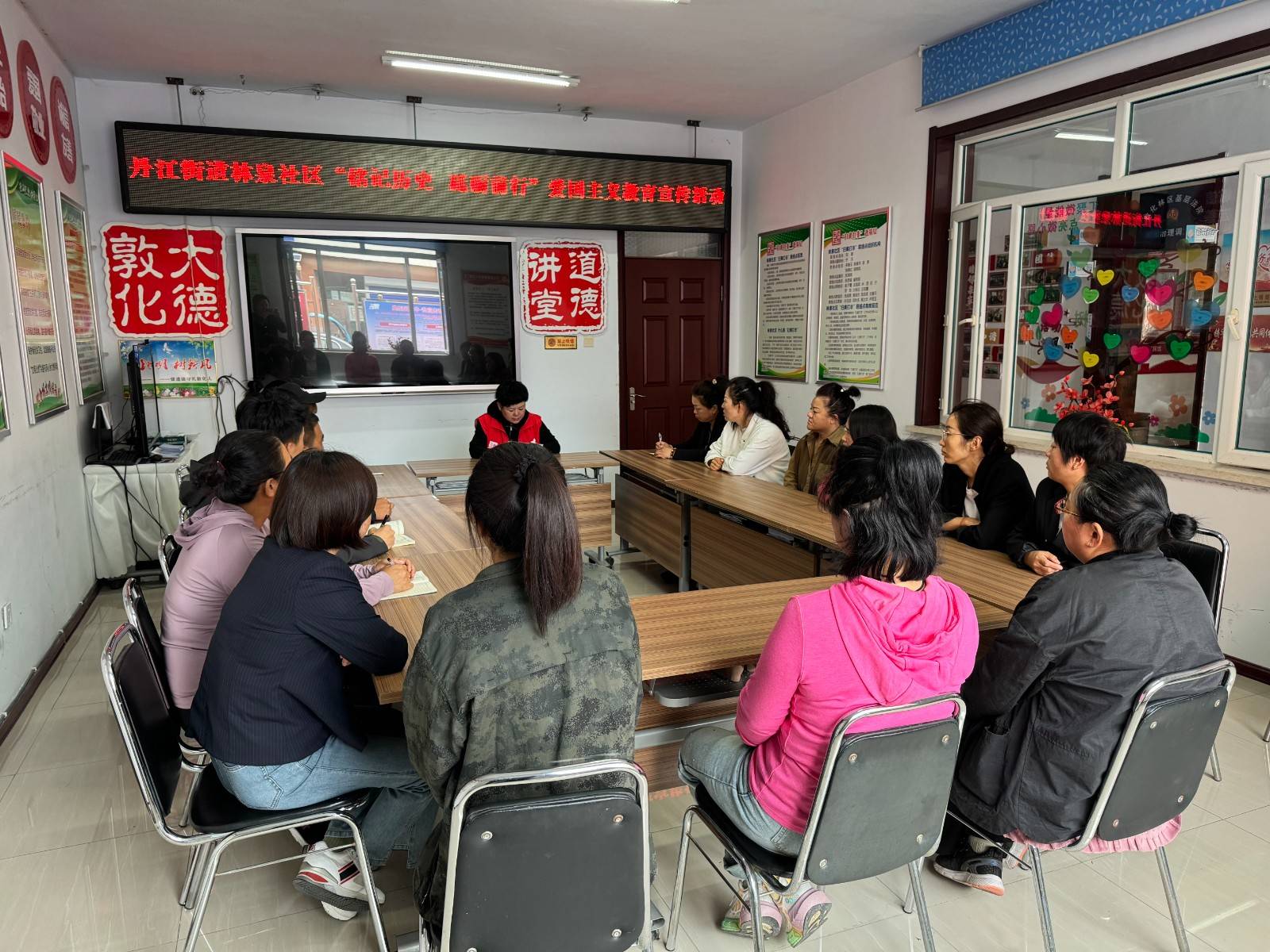 丹江街道林泉社区开展“铭记历史 砥砺前行”爱国主义教育宣传