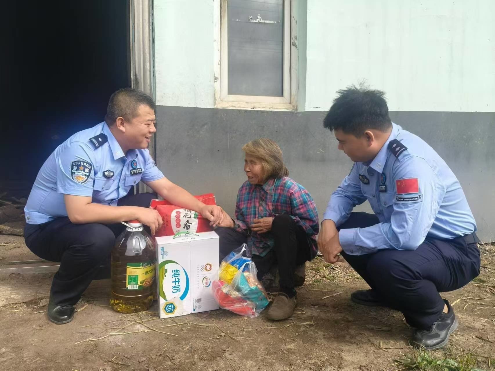 临江四道沟边境派出所 | 情满中秋月 关怀“警”相随