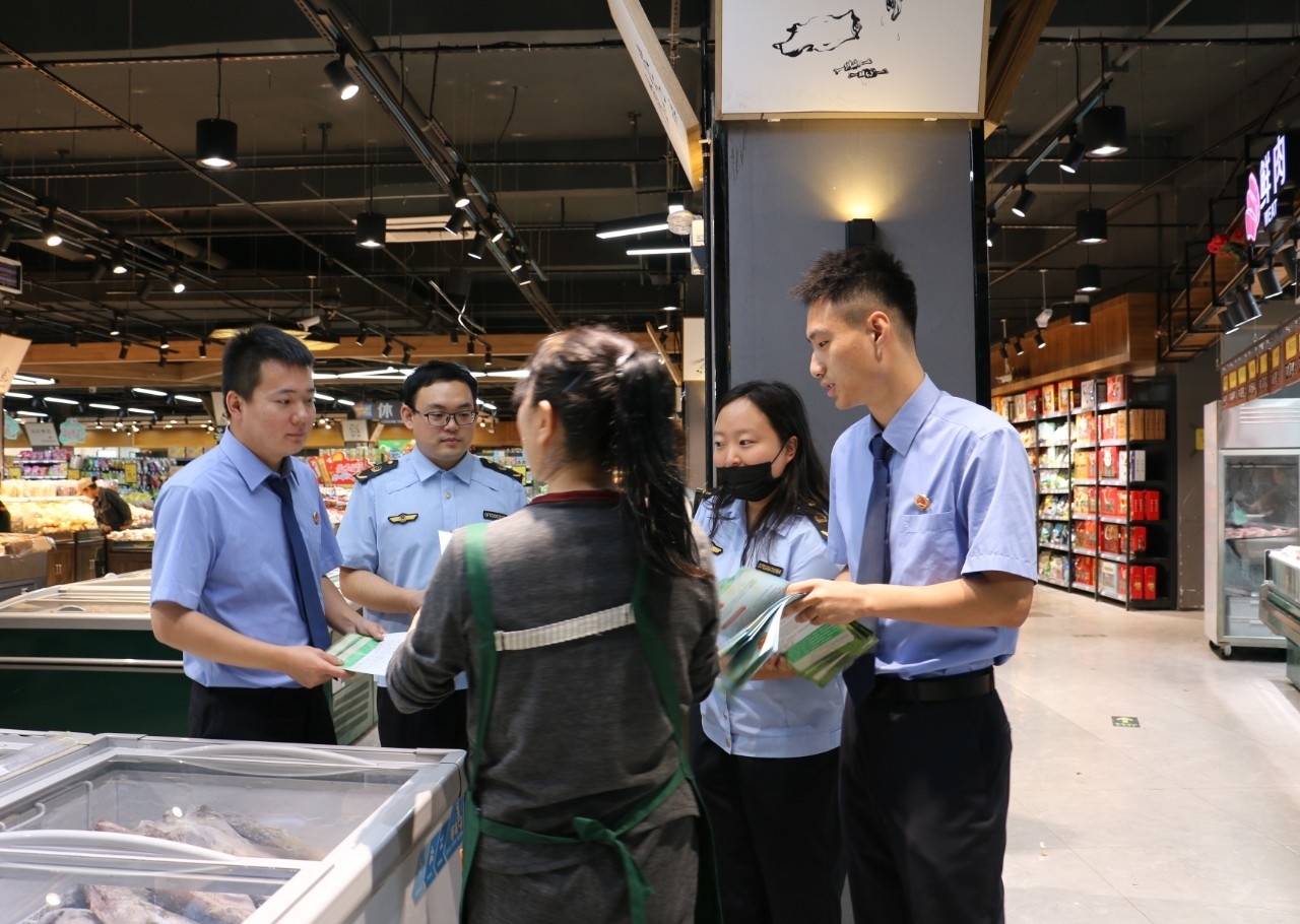 蛟河市人民检察院联合蛟河市市场监督管理局开展食品质量安全普法宣传活动