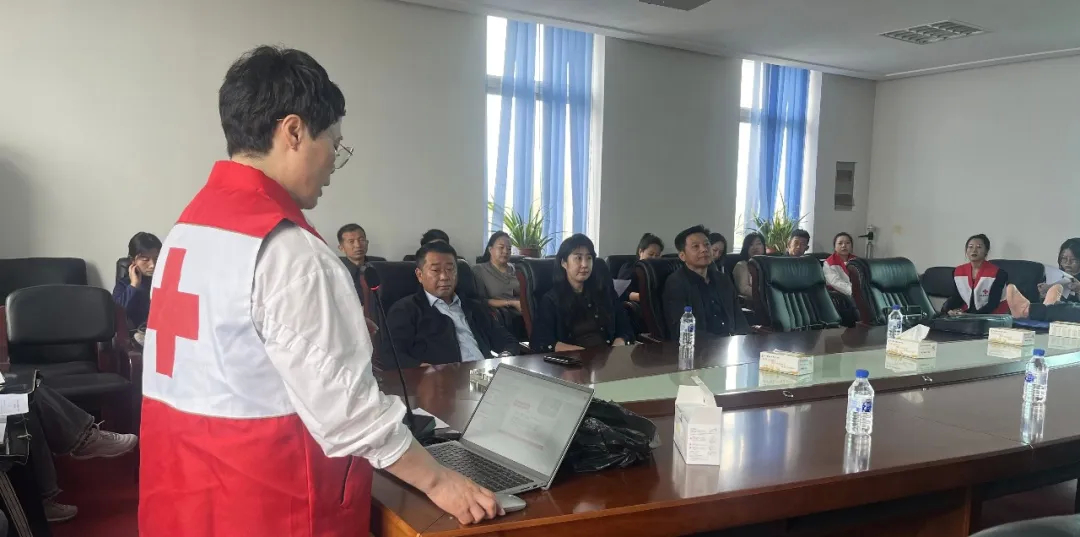 东辽县红十字会联合就业服务局组织开展应急救护培训班