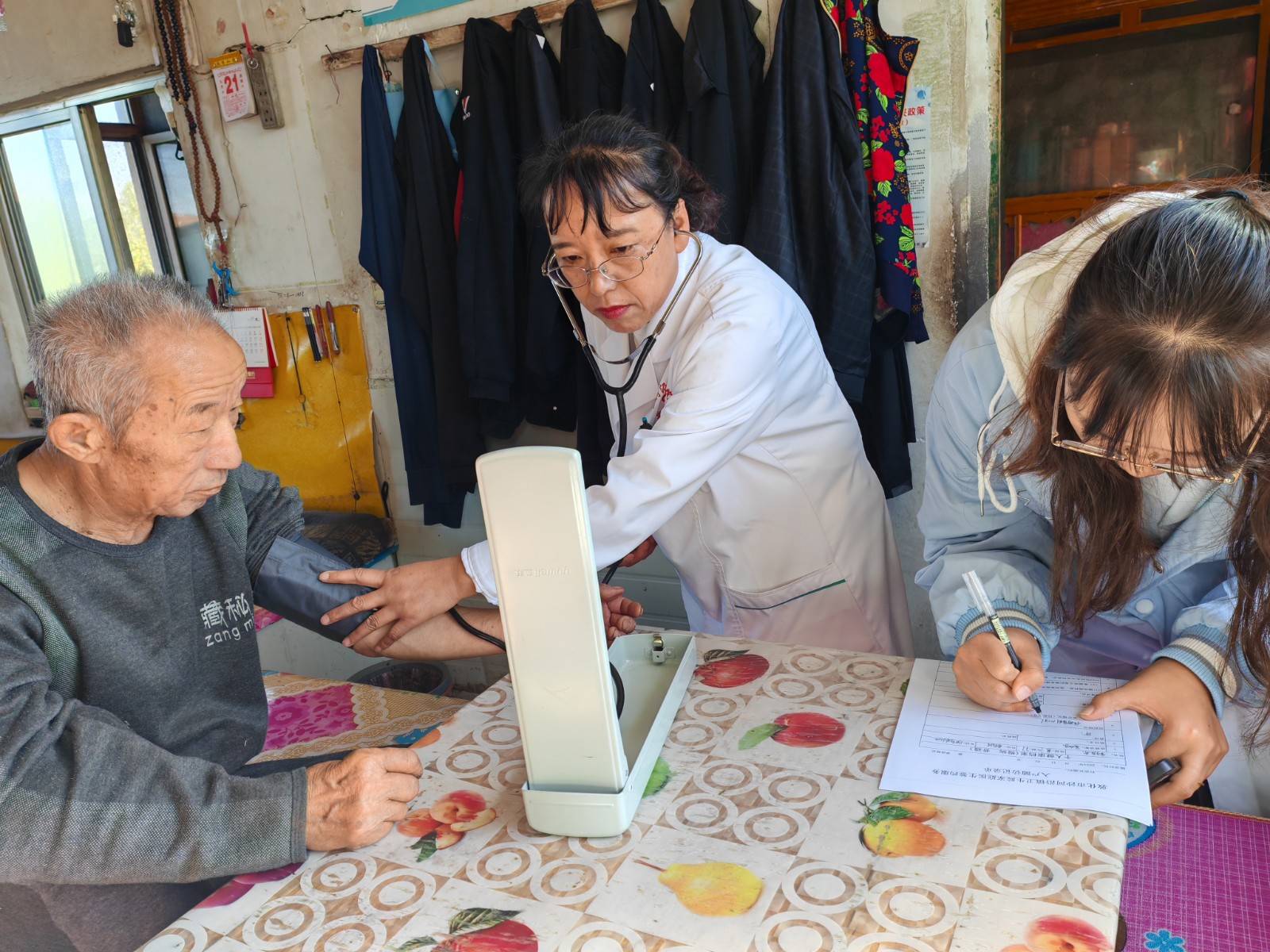 沙河沿镇卫生院: 健康帮扶入家门  家医随访暖民心