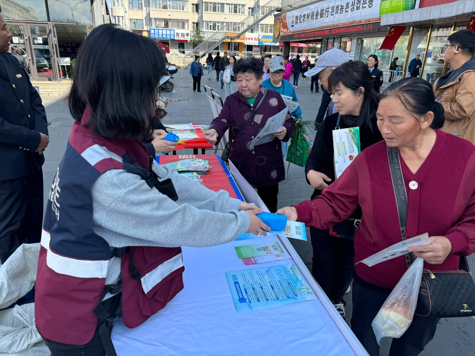 敦化市疾控中心开展食品安全周宣传