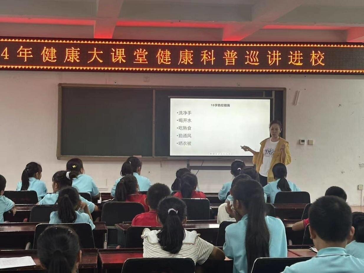 靖宇县西南岔卫生院开展“健康大讲堂科普进校园”宣传服务活动
