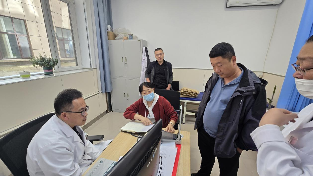 靖宇县疾控中心：吉林省地方病防治二所督导靖宇县大骨节病防治工作